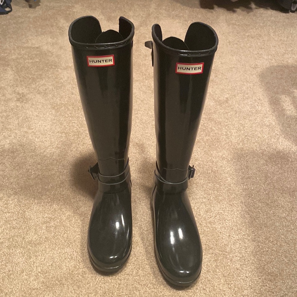 Brand new HUNTER rain boots. Worn once.